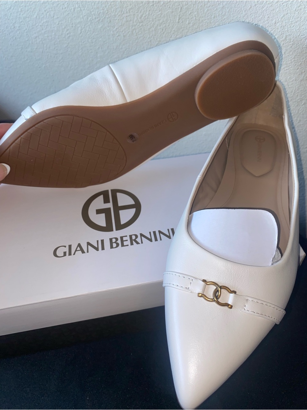 Giani Bernini White Pointed-Toe Leather Flats with Gold Bit